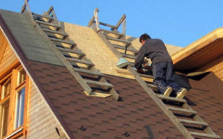 Лестница для крыши из металлочерепицы своими руками